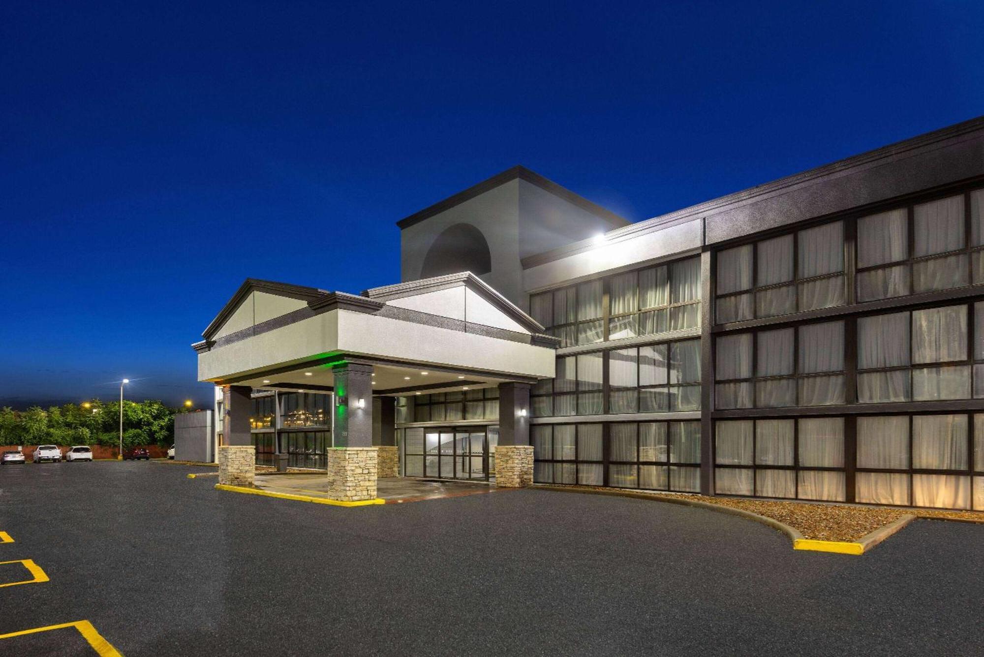 Hotel Wingate By Wyndham Kansas 3*